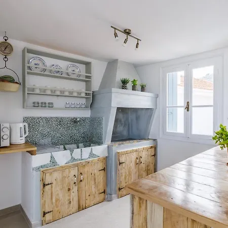 Nikolas House 斯科派洛斯