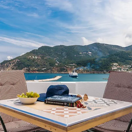 Nikolas House * 斯科派洛斯